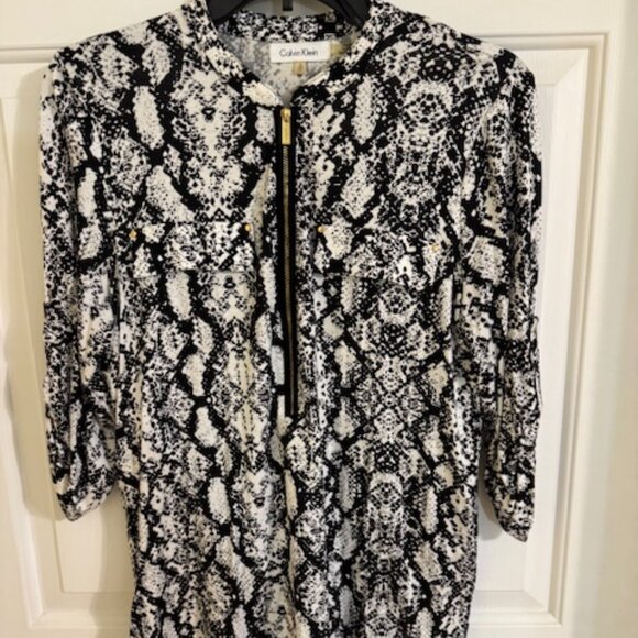 Calvin Klein Black/White Top Roll Tab Sleeve Keyhole Blouse Abstract Print S - Picture 1 of 9